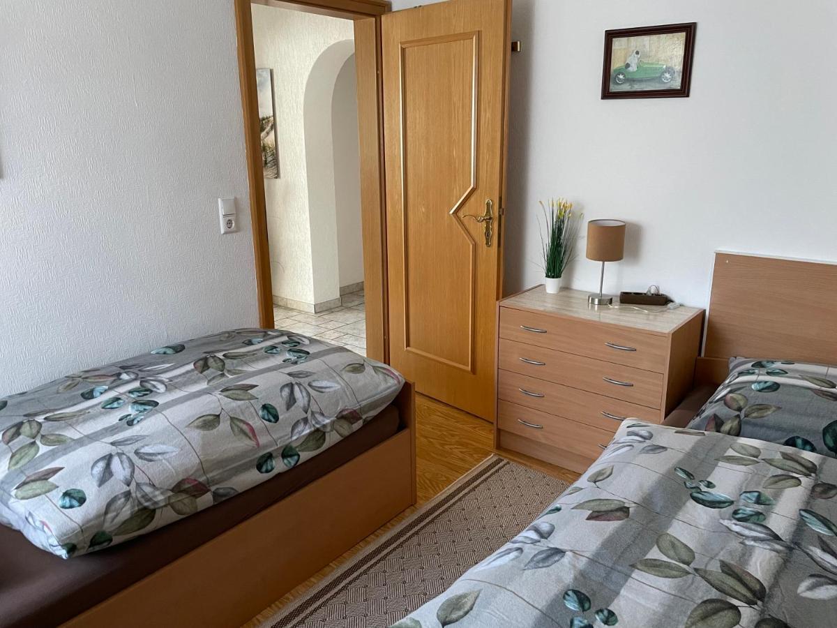 Ferienwohnung Am Wald - Naehe Funpark Zirndorf Exterior foto